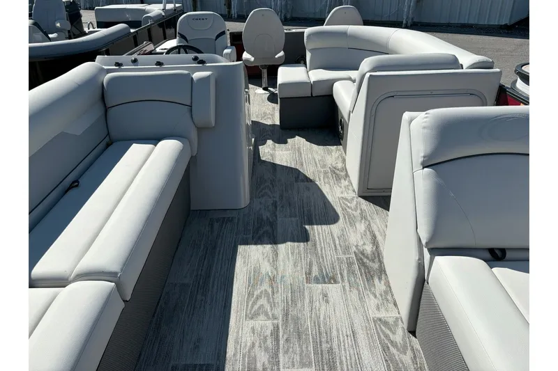 Slide: The Image of Crest CLASSIC FISH 220SF 2024 - 12