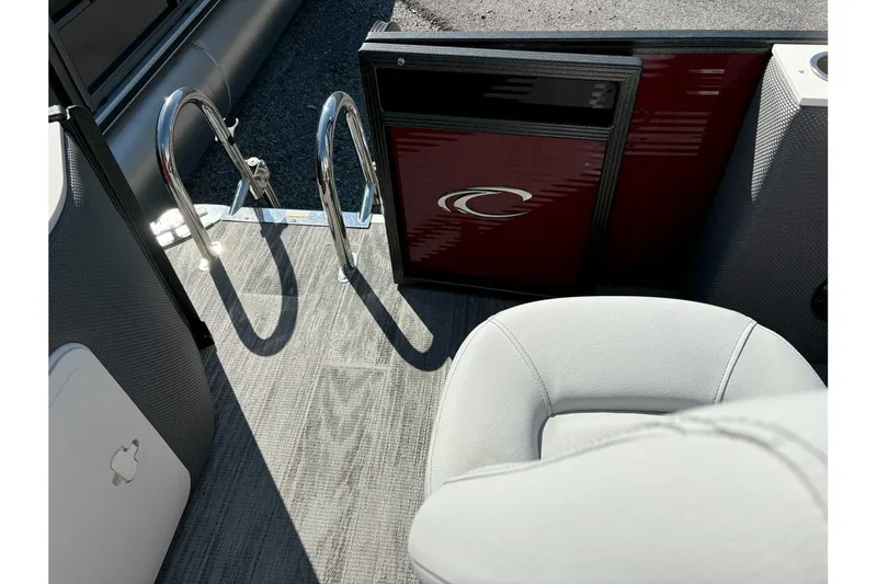 Slide: The Image of Crest CLASSIC FISH 220SF 2024 - 16