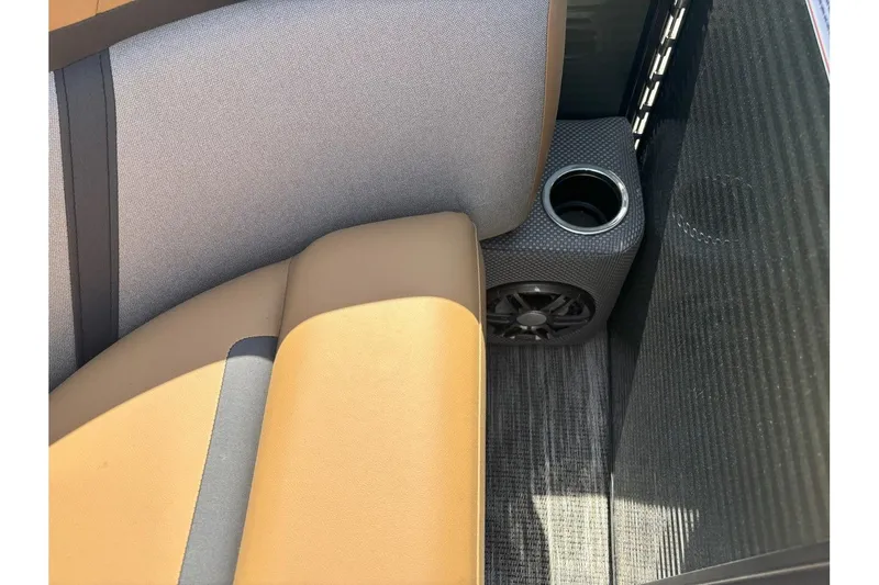 Slide: The Image of Crest Classic 200SLC 2025 - 12