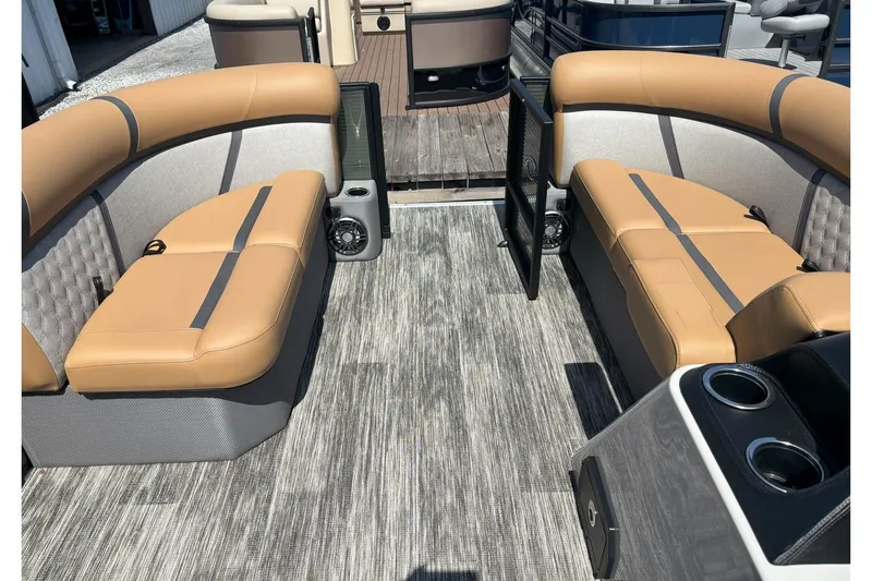 Slide: The Image of Crest Classic 200SLC 2025 - 5