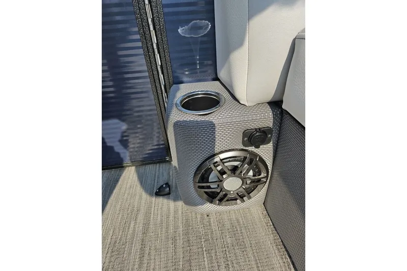 Slide: The Image of Crest Classic LX 220 SLC CPT 2024 - 10