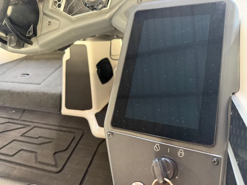 Slide: The Image of Skeeter FX20 Limited Edition 2025 - 11