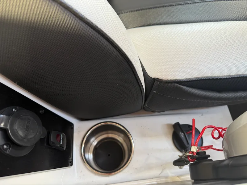 Slide: The Image of Skeeter FX20 Limited Edition 2025 - 13