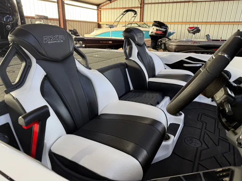 Slide: The Image of Skeeter FX20 Limited Edition 2025 - 14