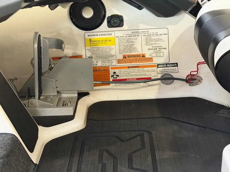 Slide: The Image of Skeeter FX20 Limited Edition 2025 - 17