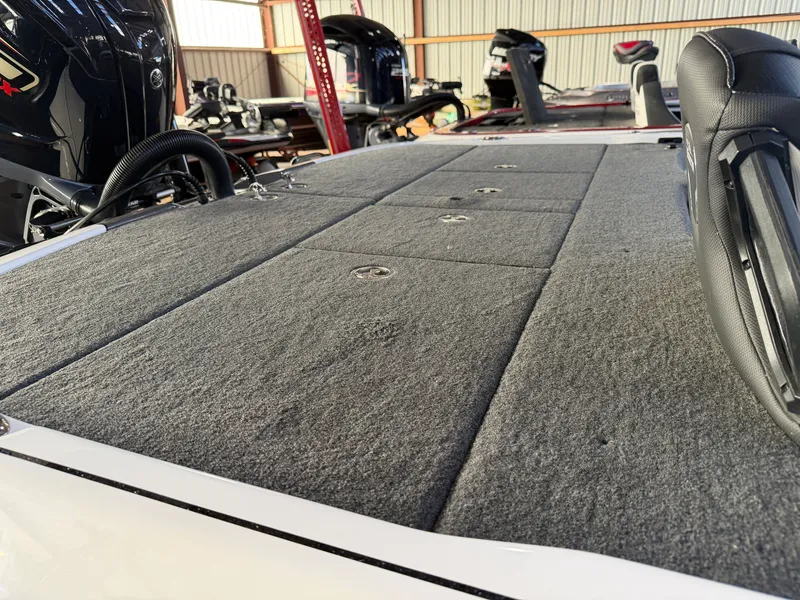 Slide: The Image of Skeeter FX20 Limited Edition 2025 - 18