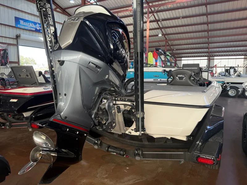 Slide: The Image of Skeeter FX20 Limited Edition 2025 - 19