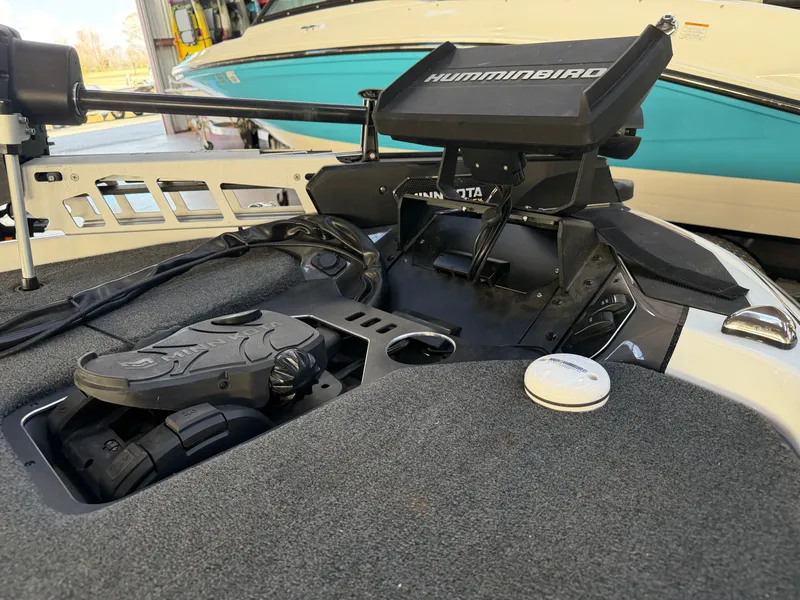 Slide: The Image of Skeeter FX20 Limited Edition 2025 - 4