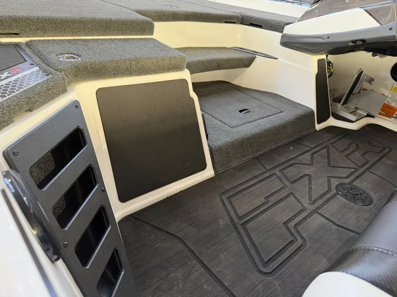 Slide: The Image of Skeeter FX20 Limited Edition 2025 - 8