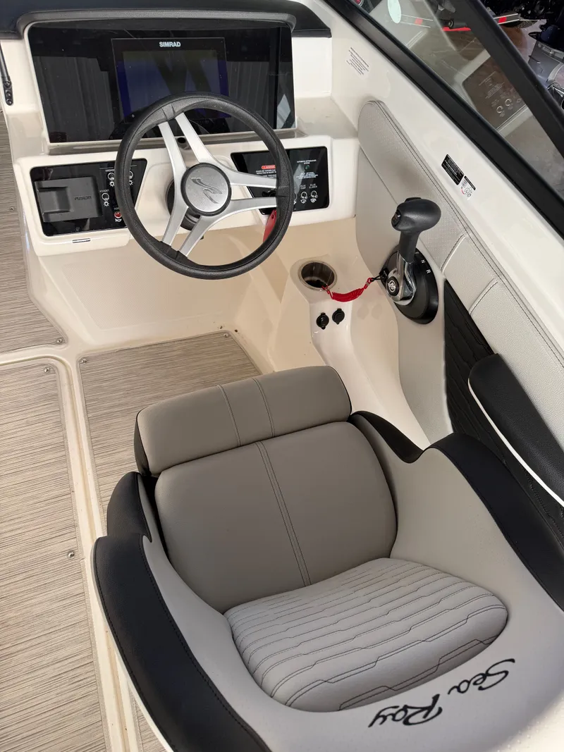 Slide: The Image of Sea Ray SeaRay SPX210 2024 - 11