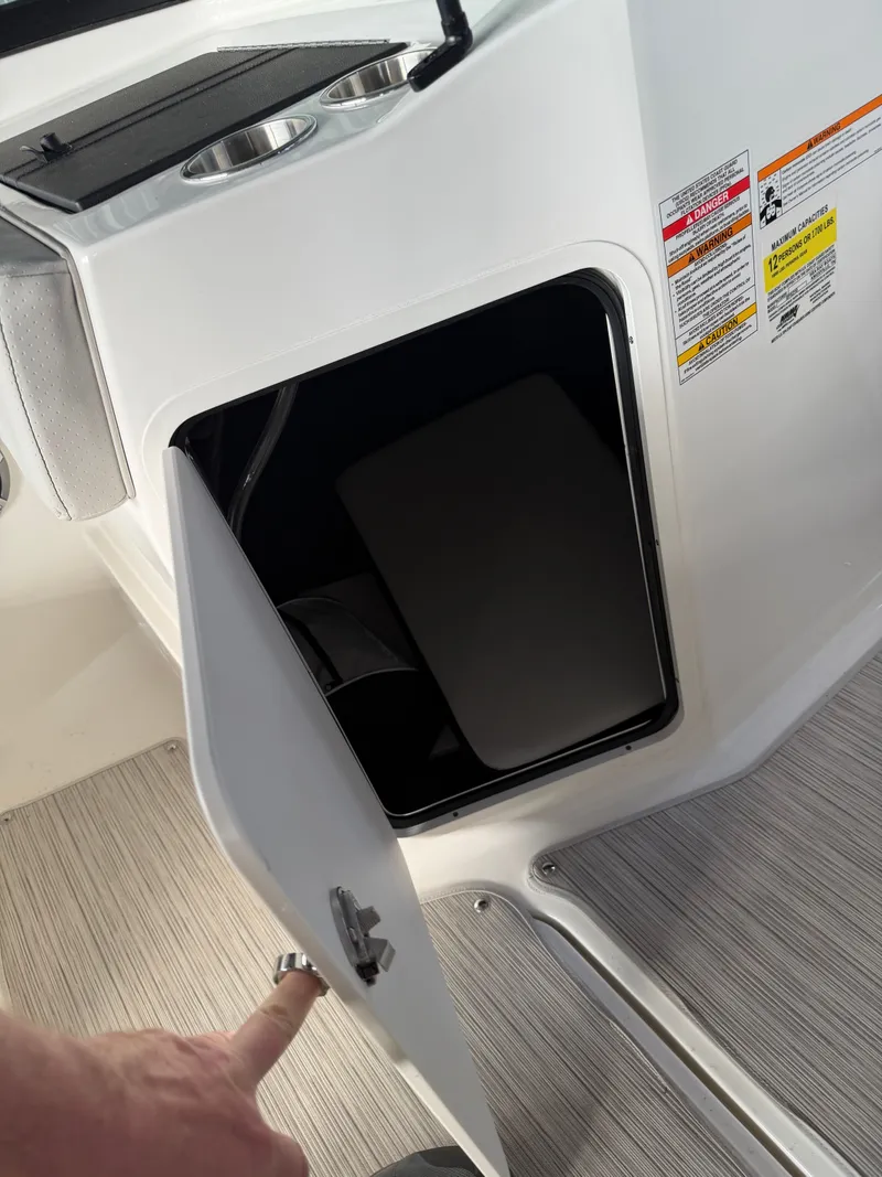 Slide: The Image of Sea Ray SeaRay SPX210 2024 - 15