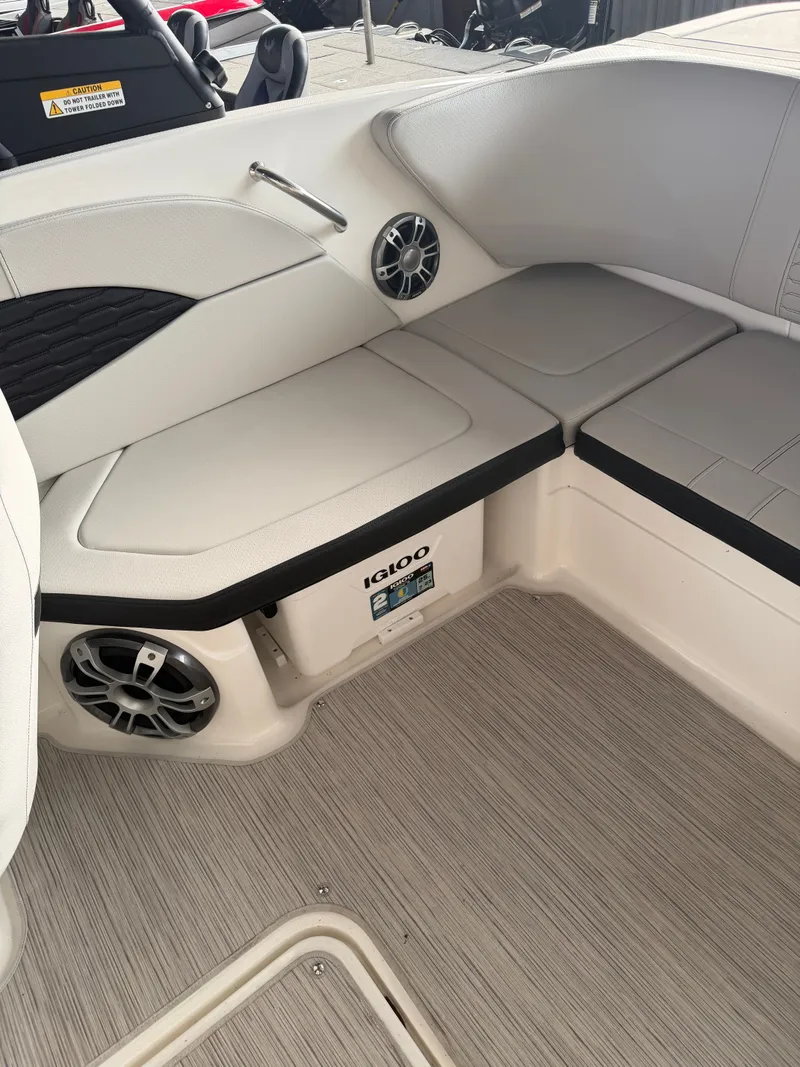 Slide: The Image of Sea Ray SeaRay SPX210 2024 - 16