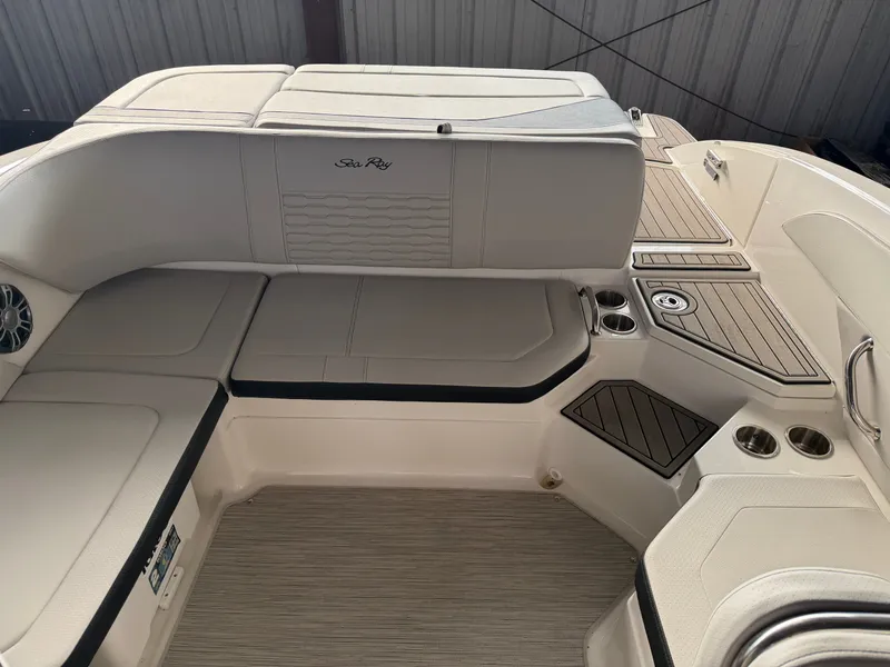 Slide: The Image of Sea Ray SeaRay SPX210 2024 - 17