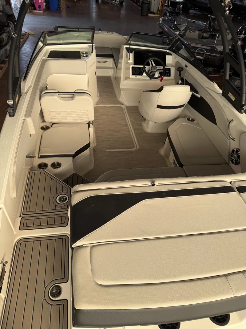 Slide: The Image of Sea Ray SeaRay SPX210 2024 - 19