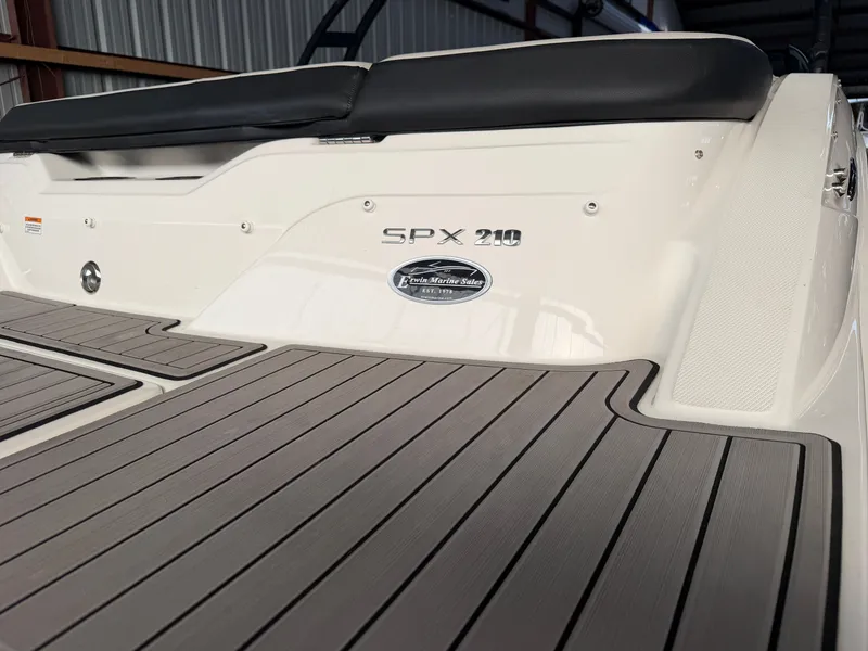 Slide: The Image of Sea Ray SeaRay SPX210 2024 - 4
