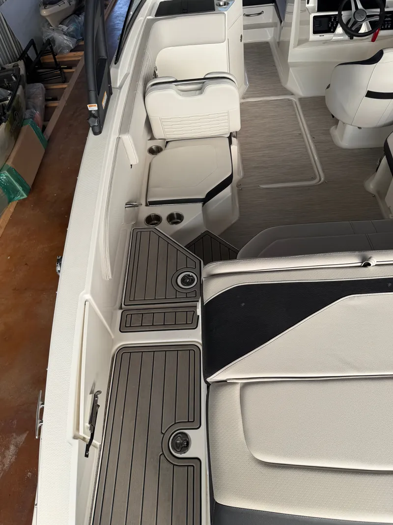 Slide: The Image of Sea Ray SeaRay SPX210 2024 - 6