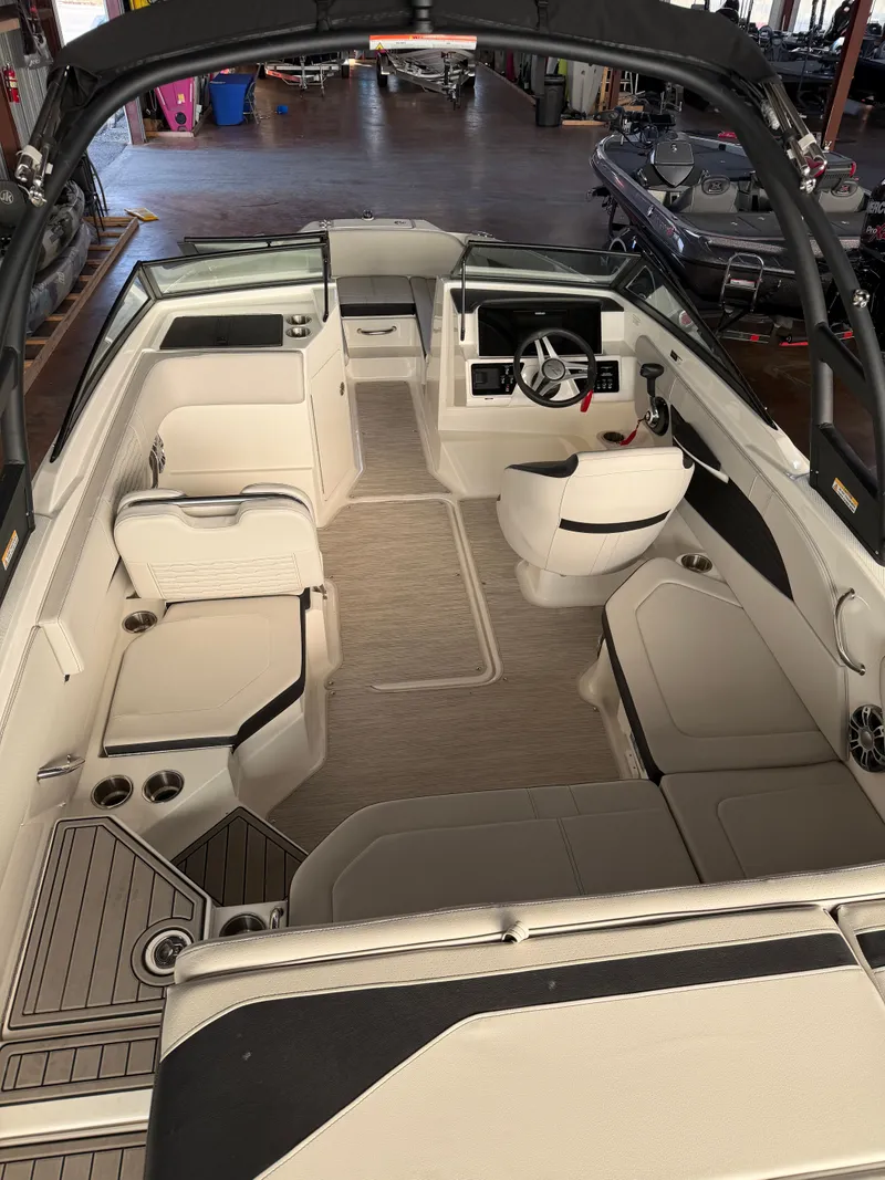 Slide: The Image of Sea Ray SeaRay SPX210 2024 - 7