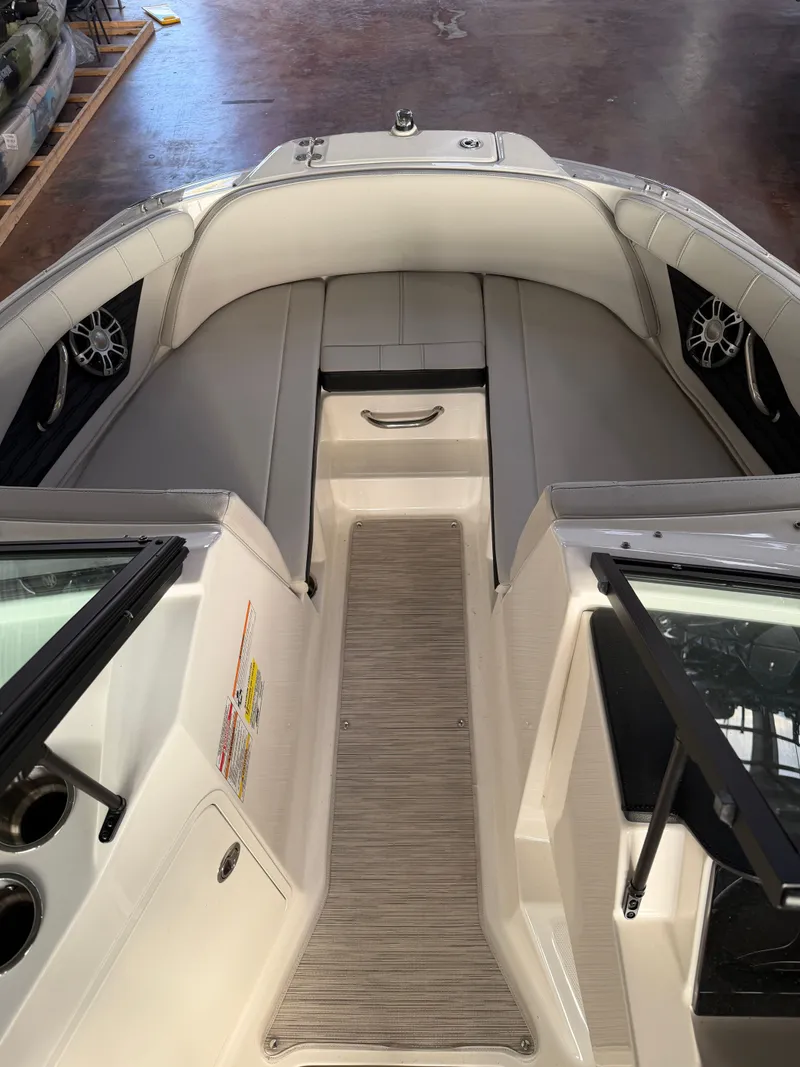 Slide: The Image of Sea Ray SeaRay SPX210 2024 - 8