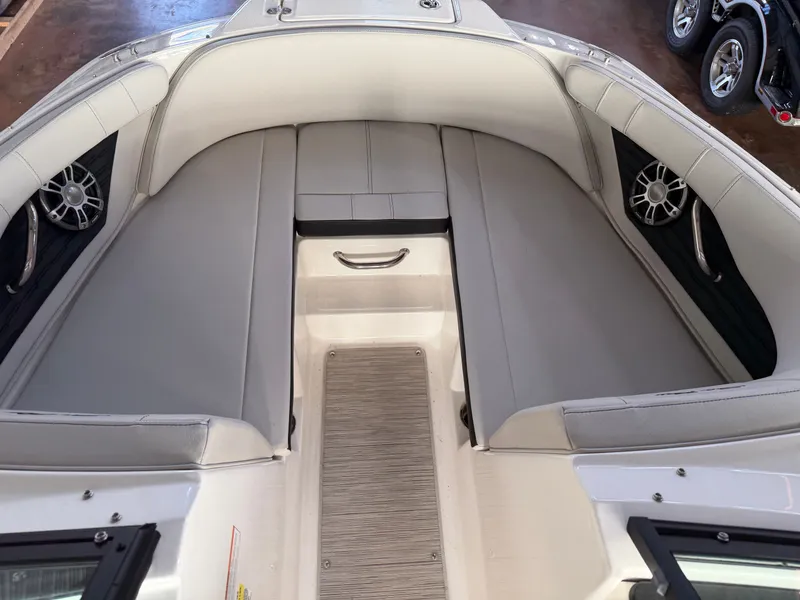 Slide: The Image of Sea Ray SeaRay SPX210 2024 - 9