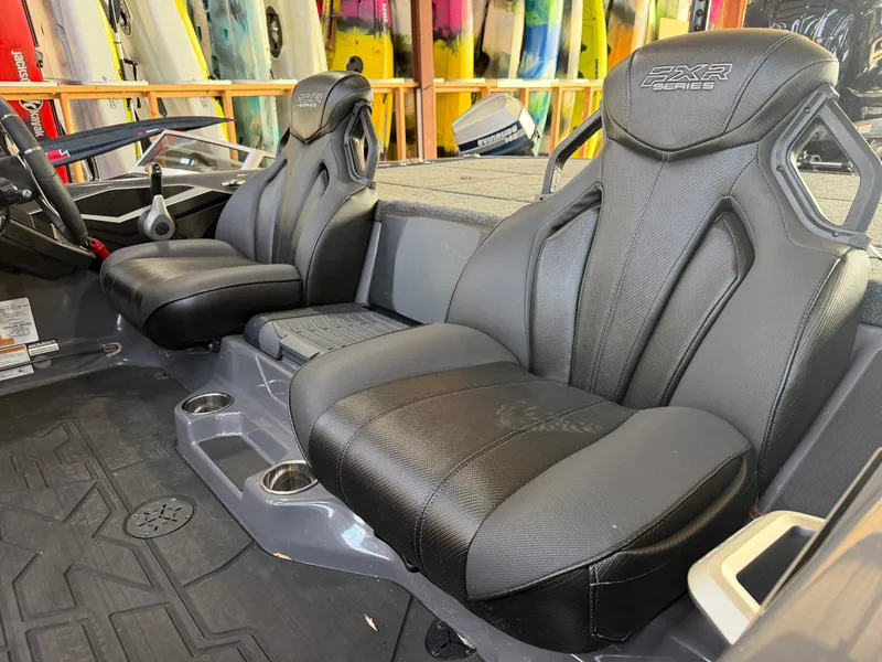 Slide: The Image of Skeeter FX20 Limited Edition 2025 - 10