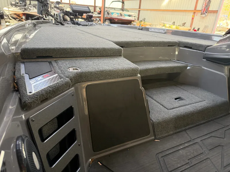 Slide: The Image of Skeeter FX20 Limited Edition 2025 - 12