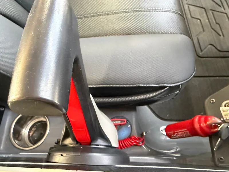 Slide: The Image of Skeeter FX20 Limited Edition 2025 - 16