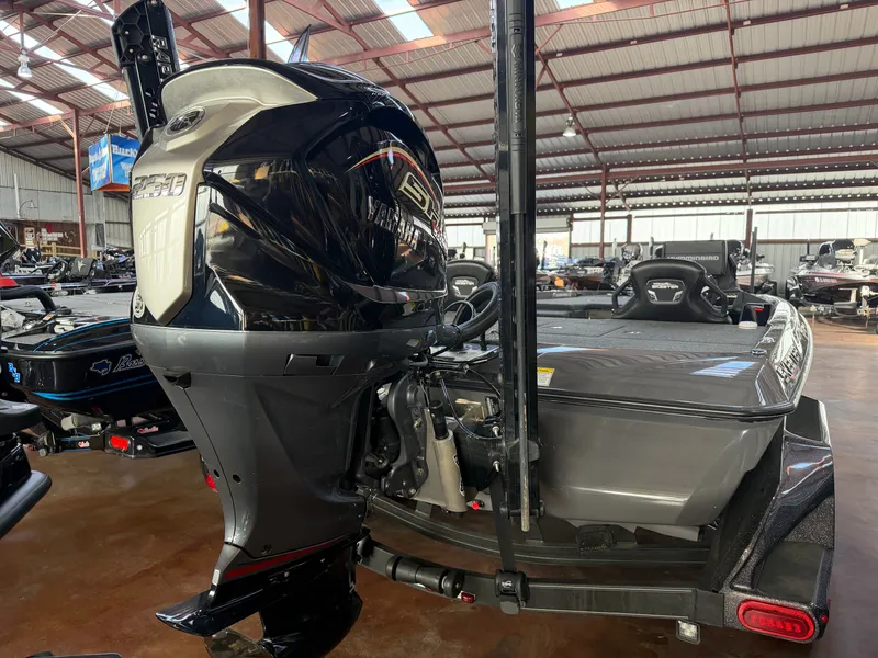 Slide: The Image of Skeeter FX20 Limited Edition 2025 - 2