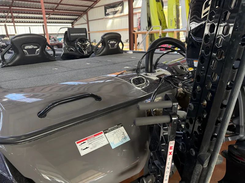 Slide: The Image of Skeeter FX20 Limited Edition 2025 - 21