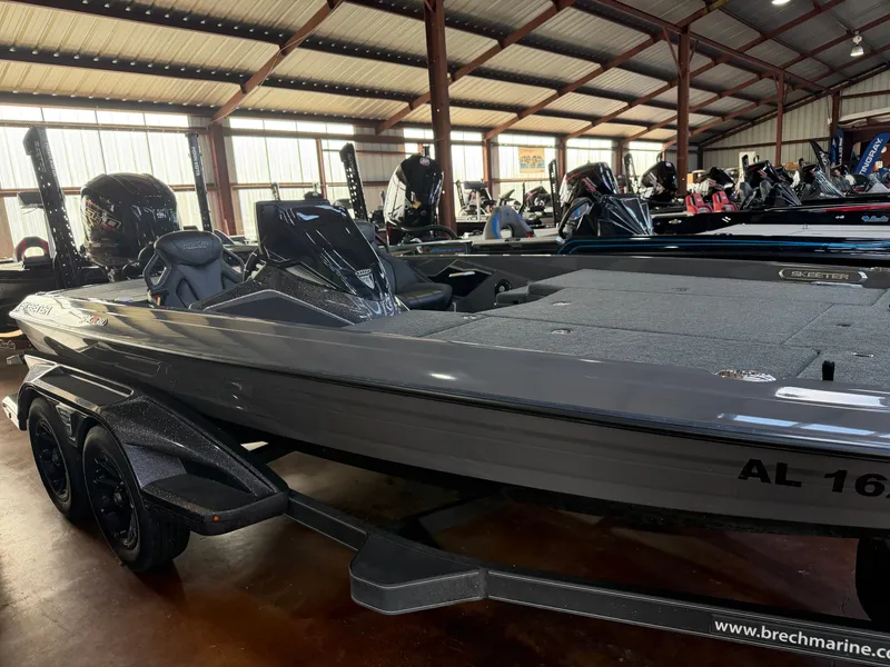 Slide: The Image of Skeeter FX20 Limited Edition 2025 - 3