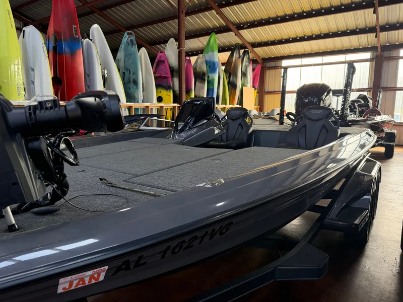 Slide: The Image of Skeeter FX20 Limited Edition 2025 - 4