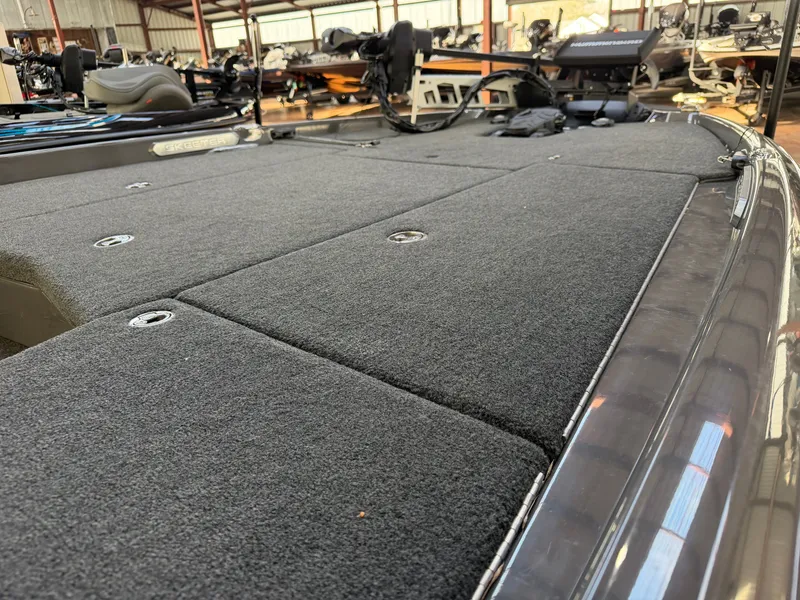 Slide: The Image of Skeeter FX20 Limited Edition 2025 - 5