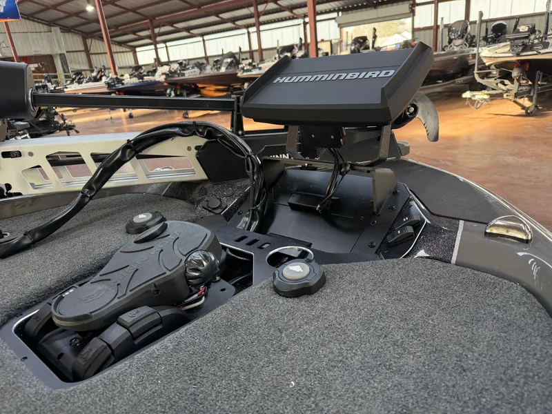 Slide: The Image of Skeeter FX20 Limited Edition 2025 - 6