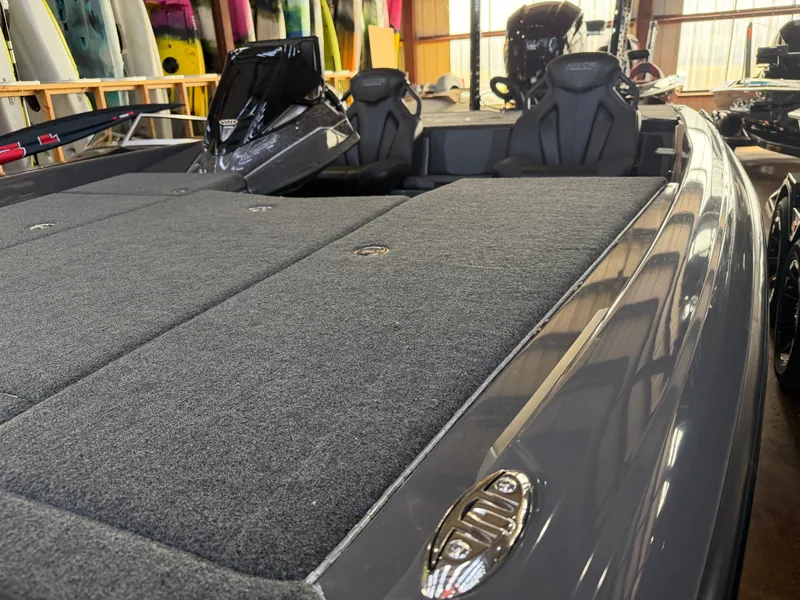 Slide: The Image of Skeeter FX20 Limited Edition 2025 - 9