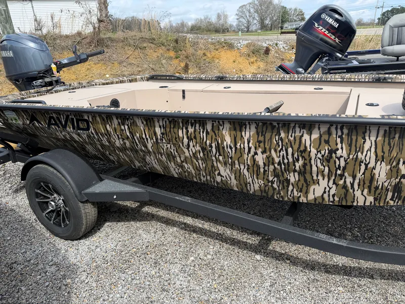 The Image of Avid 16 Commander 2026 - 1