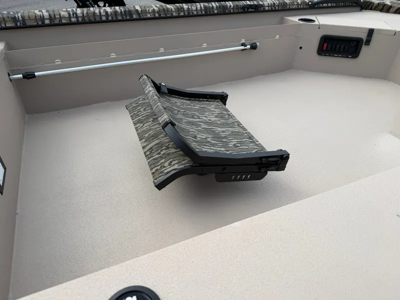 Slide: The Image of Avid 16 Commander 2026 - 8