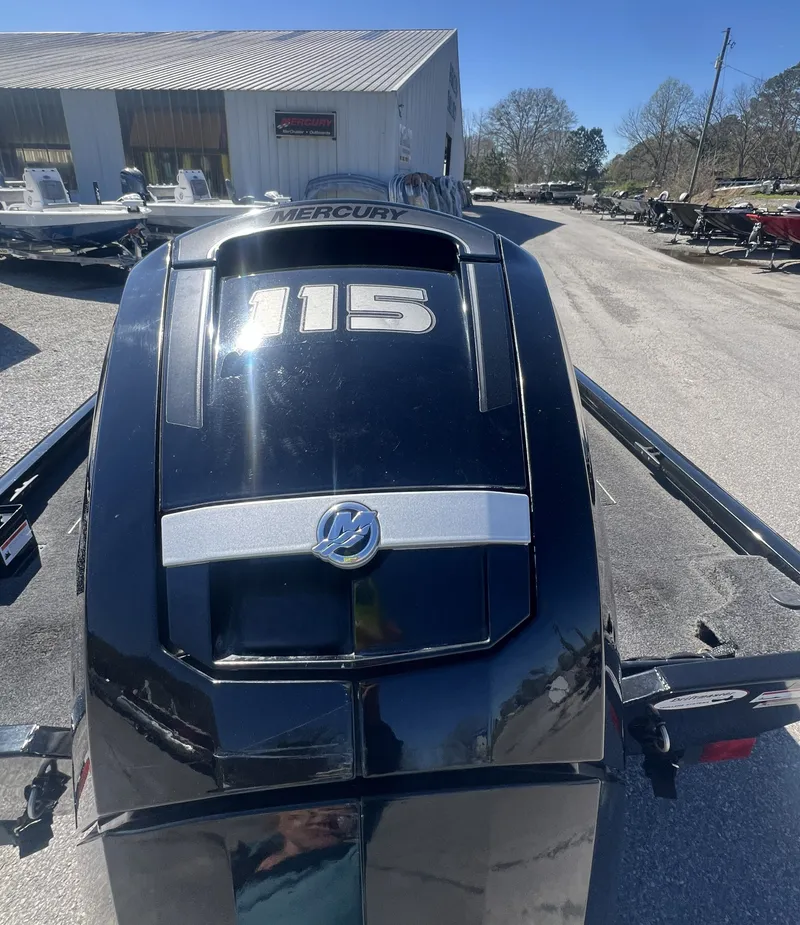 Slide: The Image of Lowe Stinger 195 2015 - 10