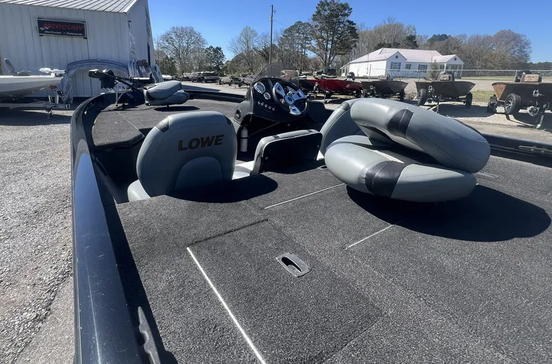 Slide: The Image of Lowe Stinger 195 2015 - 12