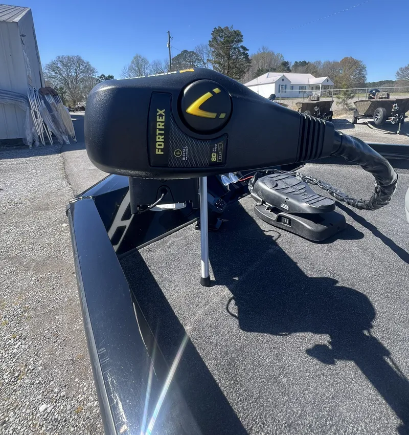 Slide: The Image of Lowe Stinger 195 2015 - 13