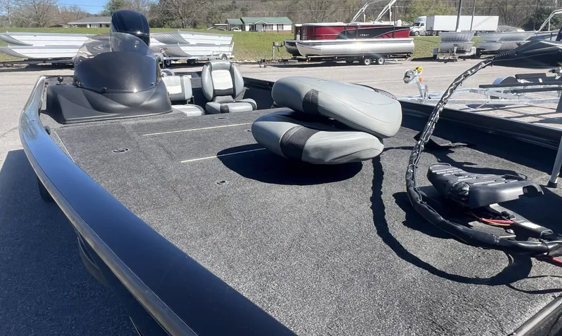 Slide: The Image of Lowe Stinger 195 2015 - 3