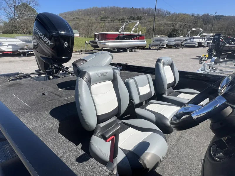 Slide: The Image of Lowe Stinger 195 2015 - 4