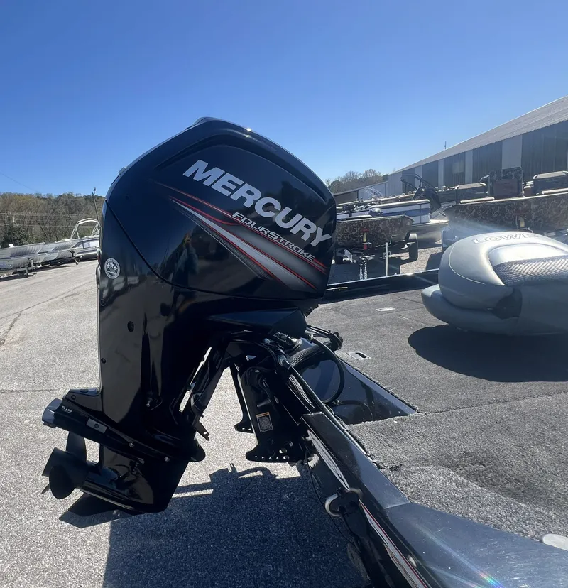 Slide: The Image of Lowe Stinger 195 2015 - 8