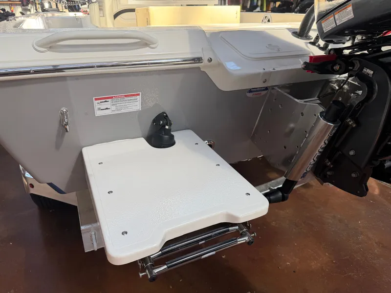 Slide: The Image of Skeeter SX221 2026 - 20