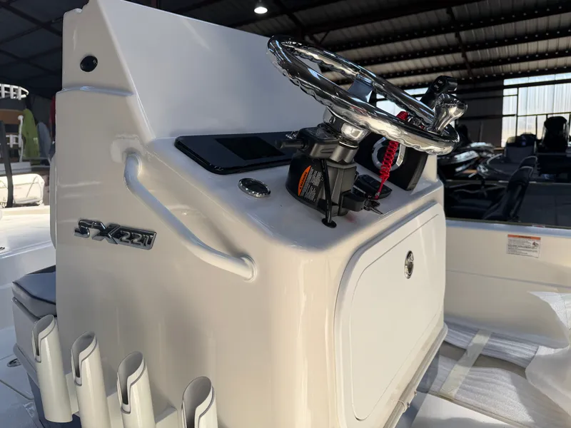 Slide: The Image of Skeeter SX221 2026 - 22