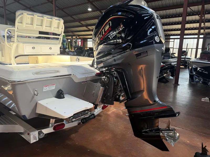 Slide: The Image of Skeeter SX221 2026 - 4