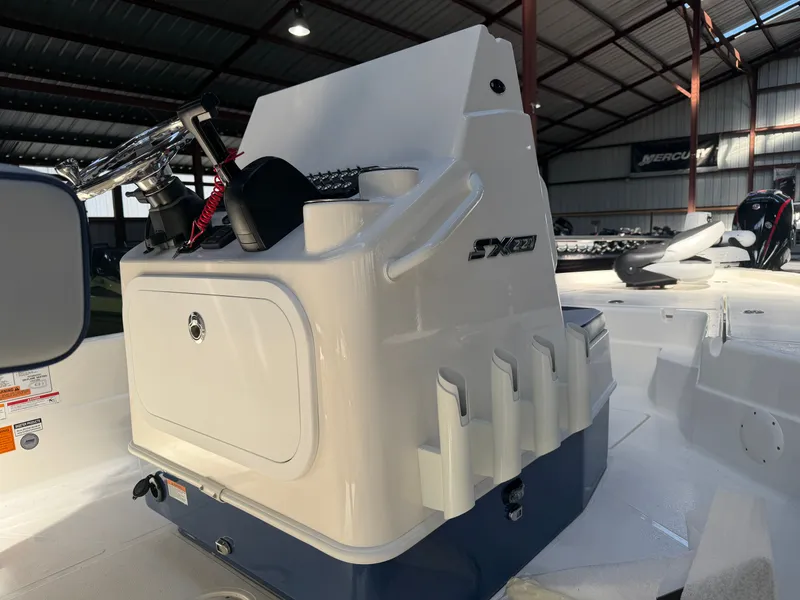 Slide: The Image of Skeeter SX221 2026 - 6