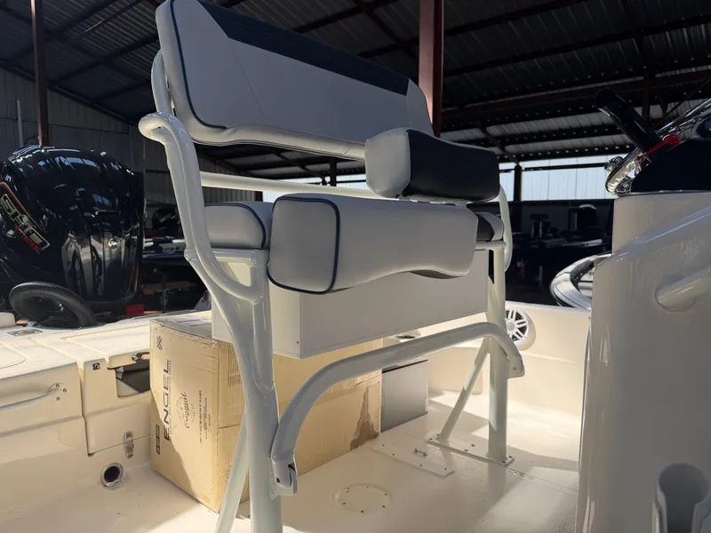 Slide: The Image of Skeeter SX221 2026 - 7