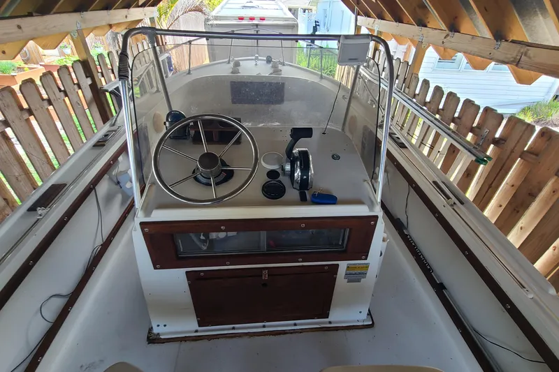 Slide: The Image of 1983 Mako 20 Center Console boat interior with steering wheel and controls. - 9