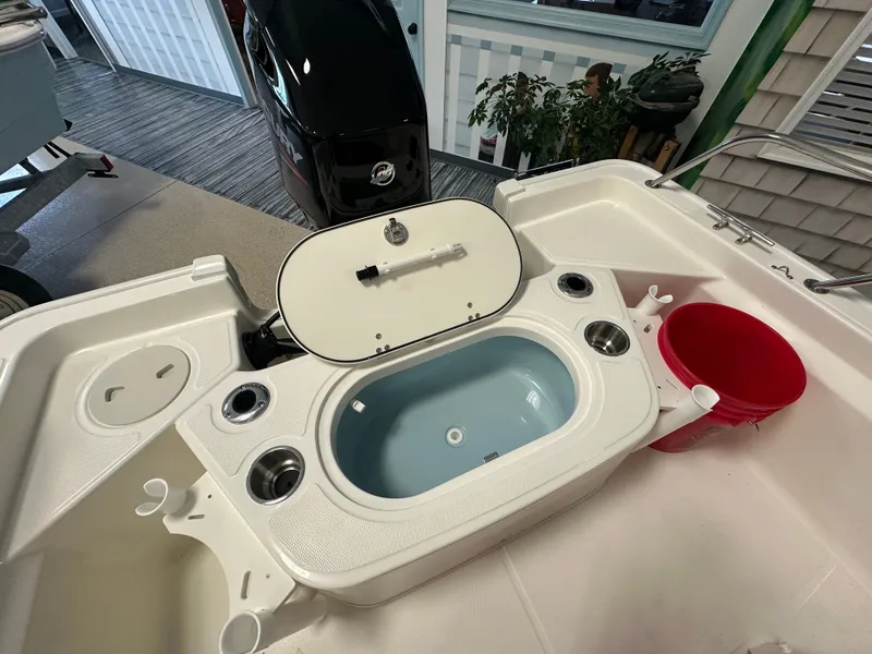 Slide: The Image of Boston Whaler 150 Montauk 2026 - 9