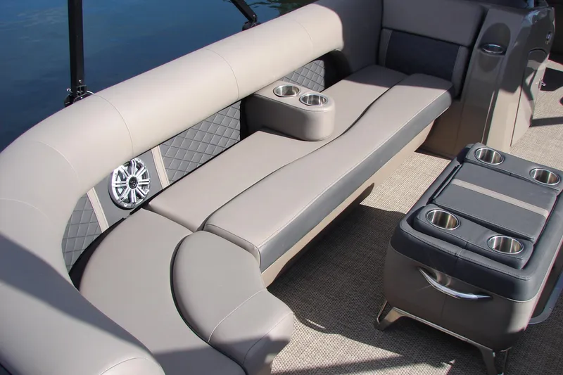 Slide: The Image of Luxurious seating area on a 2019 Bennington SX 25 SCWXP pontoon boat with cup holders. - 19