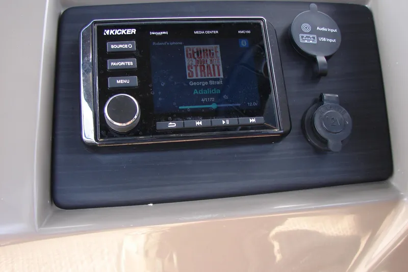 Slide: The Image of Audio system on 2019 Bennington SX 25 SCWXP boat dashboard with Kicker media center. - 24